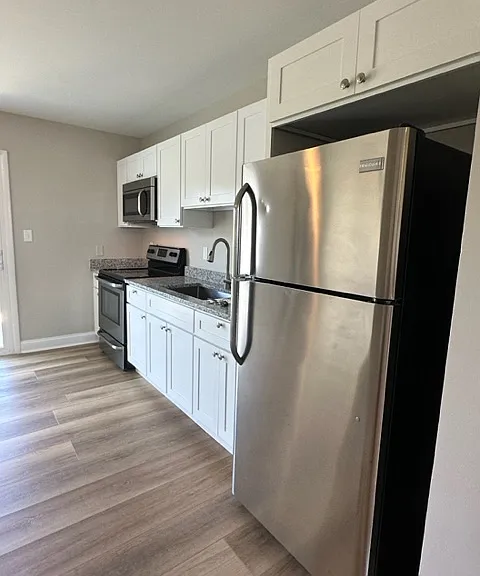 3074 Maiden Ln — Photo 4