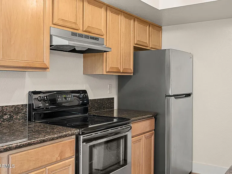 740 W Elm St #207 — Photo 12
