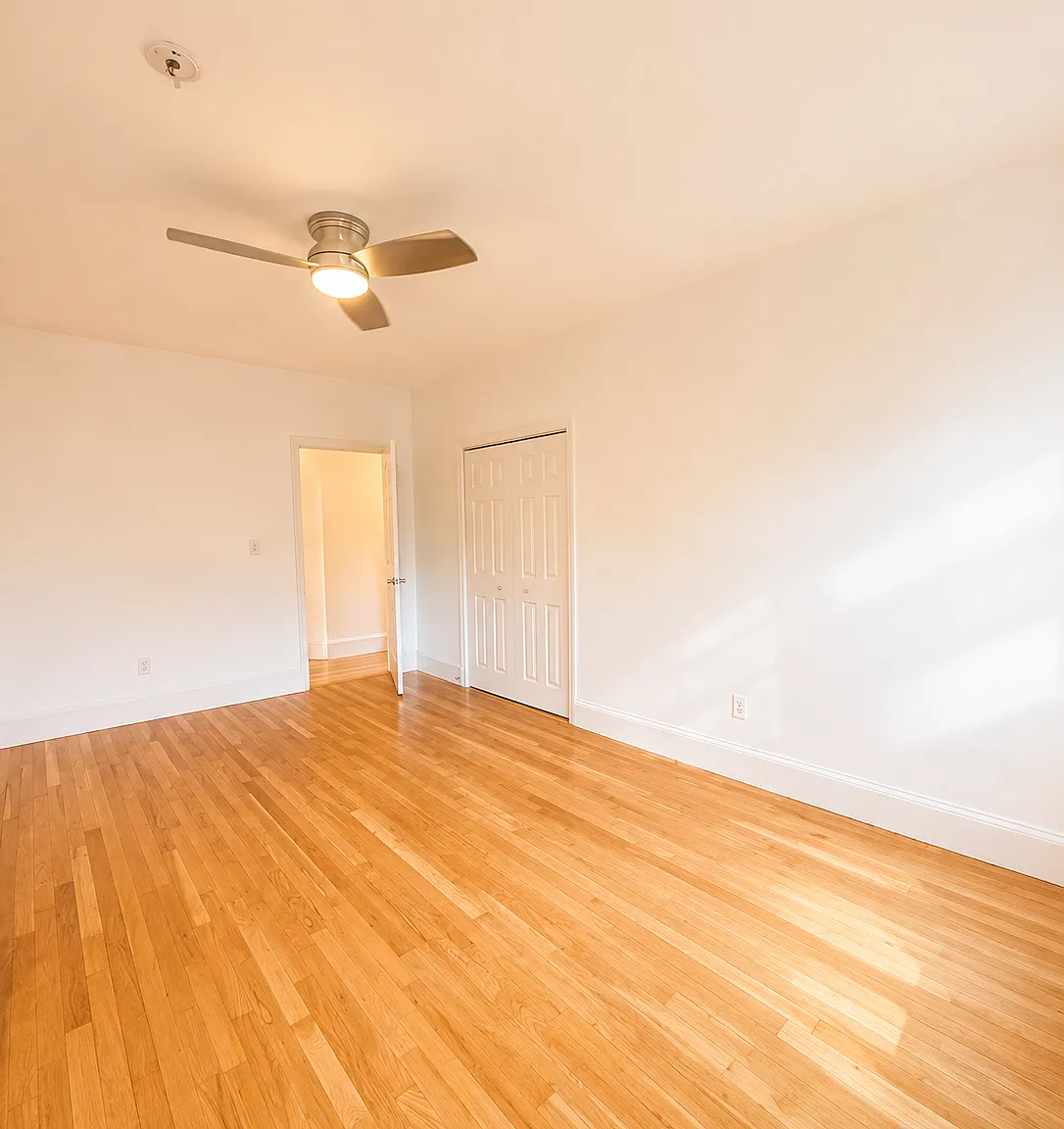 3 bed, 1200 sqft, $3,200 — Photo 3