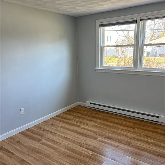 10 Terrane Ave — Photo 13
