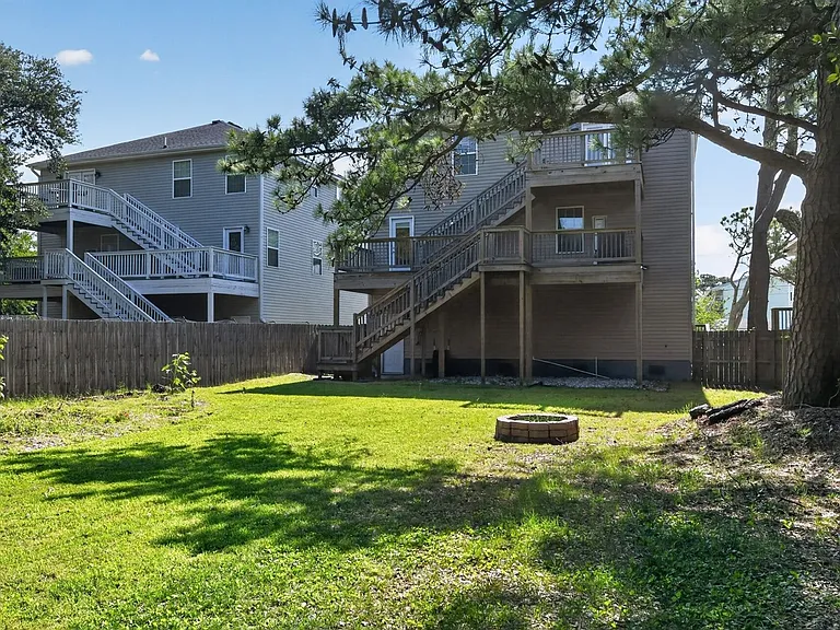 9609 Bay St #19 — Photo 27