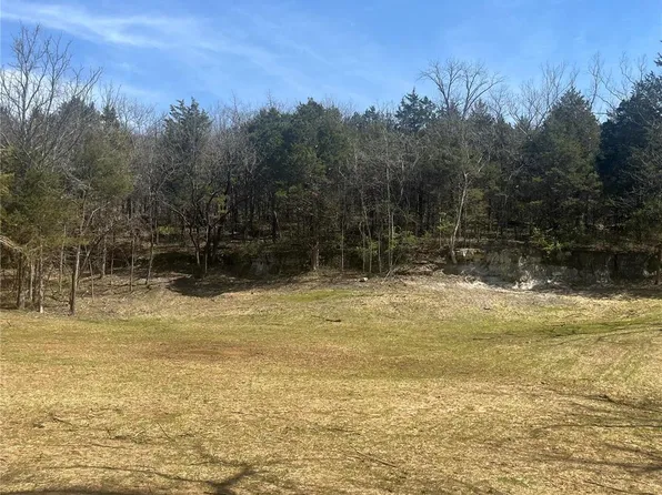 5 Franz Rd, Eureka, MO 63025