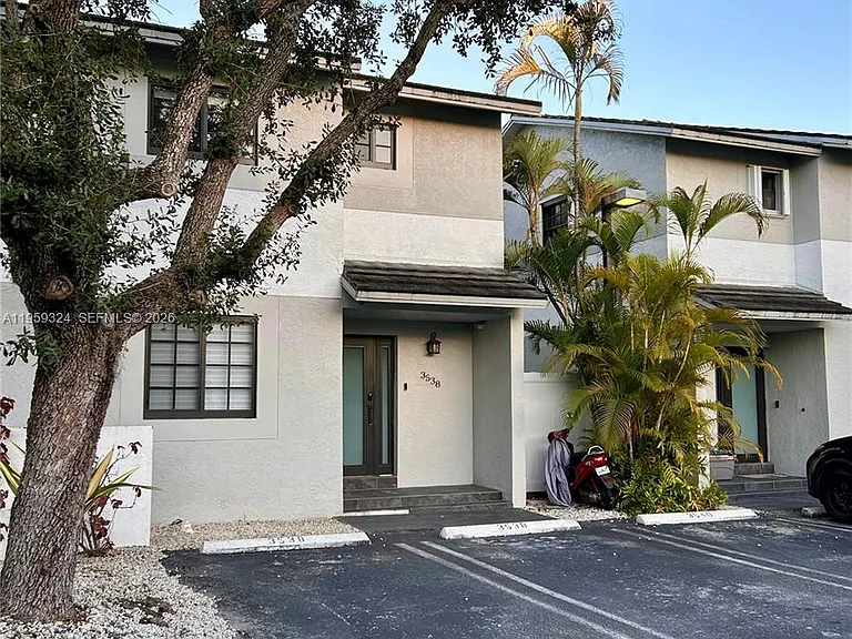 3538 SW 17th St #1B — Photo 3