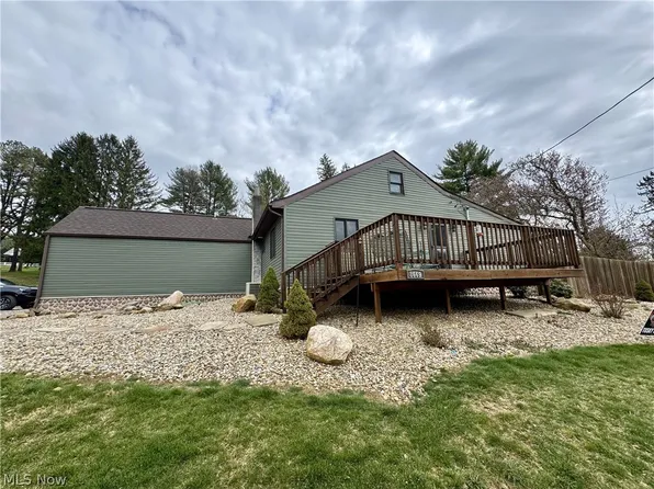 8669 McKinley Ave NE, Mineral City, OH 44656