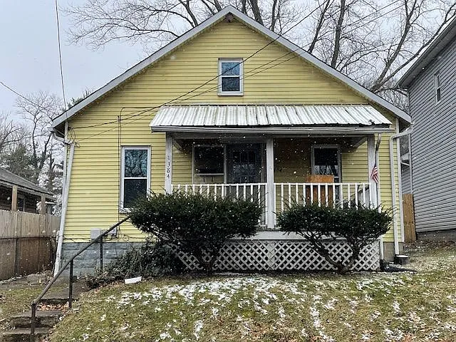 1384 Playford Ave — Photo 1