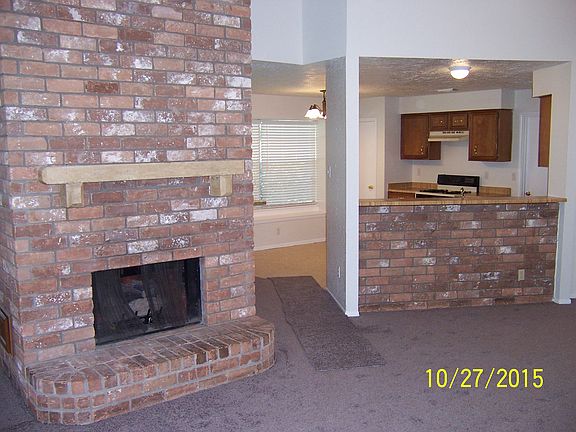 4th image of 303 Village Creek Dr