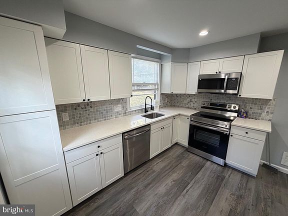 3rd image of 687 Bristol Rd