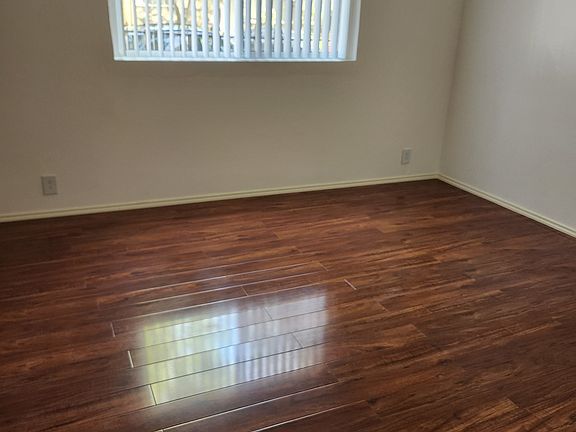 3rd image of 1807 N Alexandria Ave APT 8