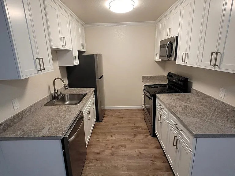 Marlow Apartments — Photo 9