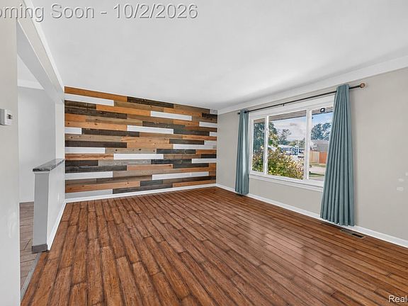 4th image of 28095 Weddel Ave