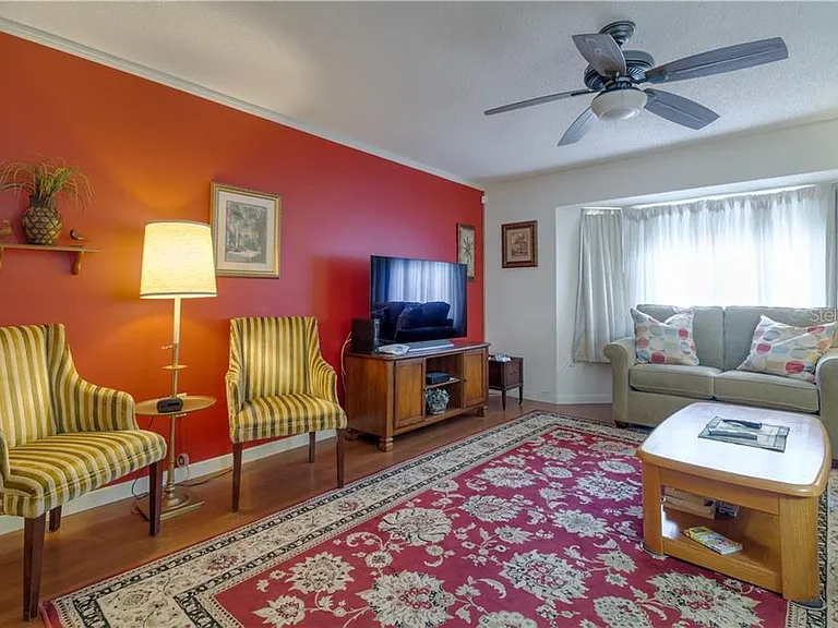 37 Oakland Hills Pl — Photo 4