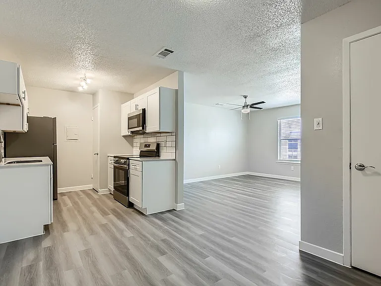 Rise Hillcrest — Photo 15