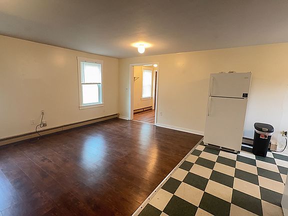 3rd image of 224 Rainbow St #4