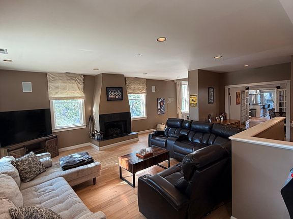 4th image of 3300 N Clifton Ave #2