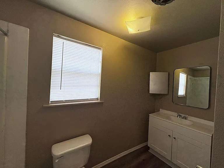 1234 N Abilene Ave — Photo 22
