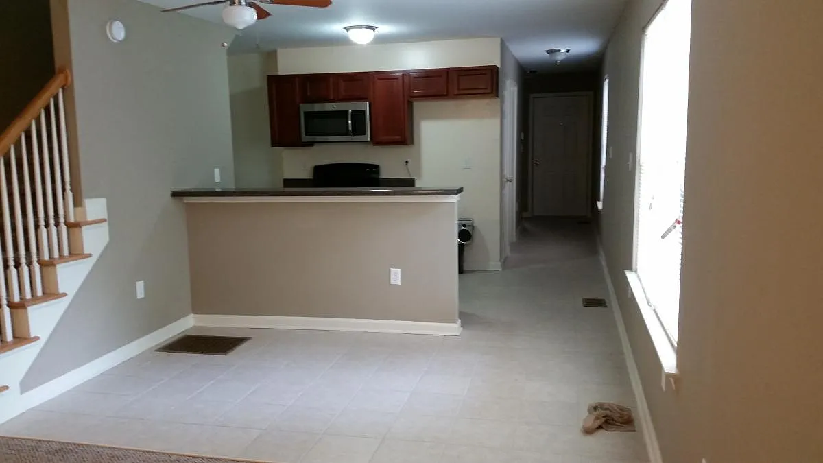 4 bed, 1500 sqft, $1,700 — Photo 2