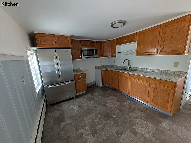 526 Plainfield St — Photo 2