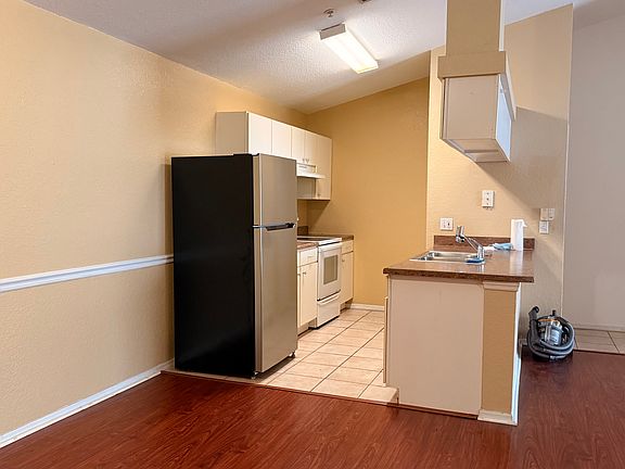 5th image of 16381 Enclave Village Dr
