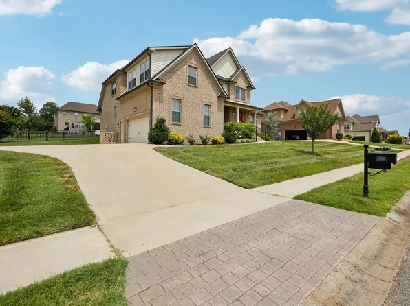 207 Manscoe Pl, Clarksville, TN 37043