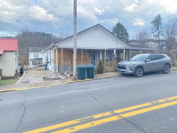 316 Main St, Mount Hope, WV 25880