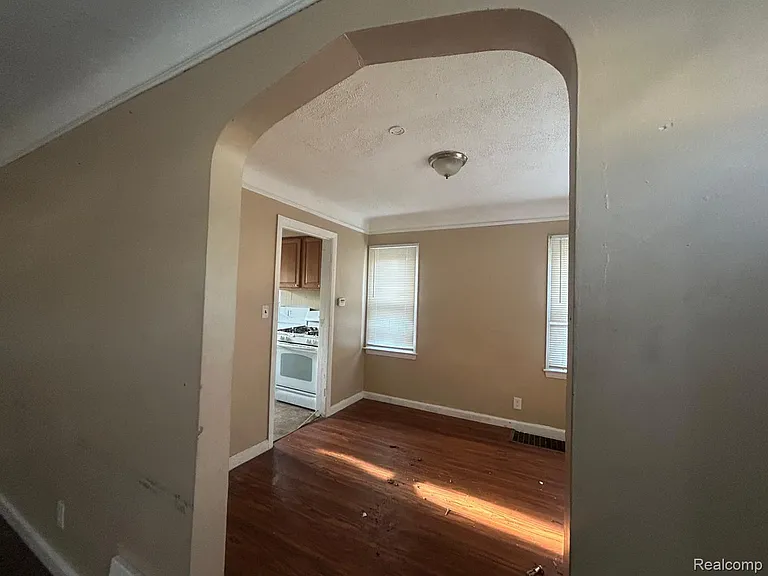 18191 Heyden St — Photo 14