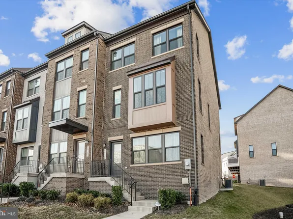 6732 Belcrest Rd, Hyattsville, MD 20782