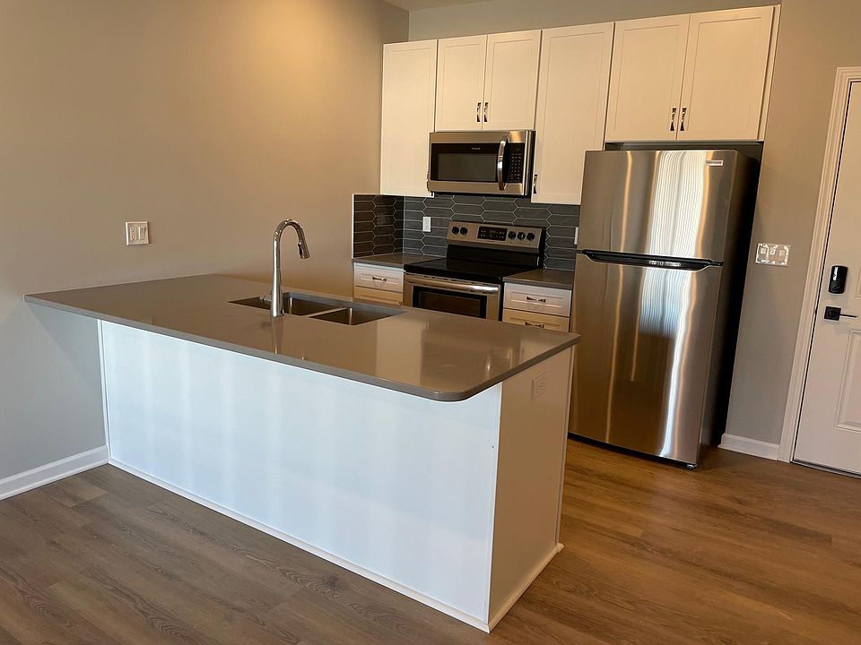 1st image of 18743 Oakmont Dr #107