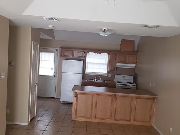 2nd image of 804 N Cross Ln APT 1