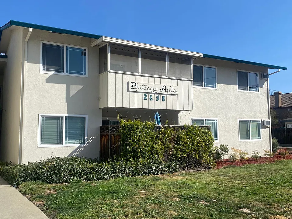 2658 College Ave #5