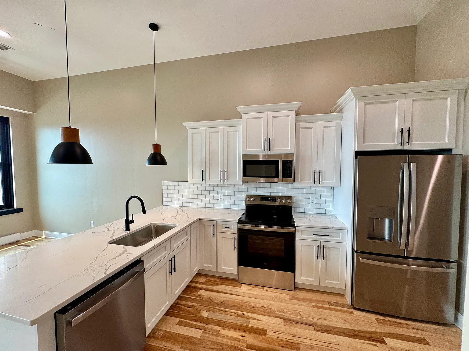 1 bed, 823 sqft, $1,750 — Photo 2
