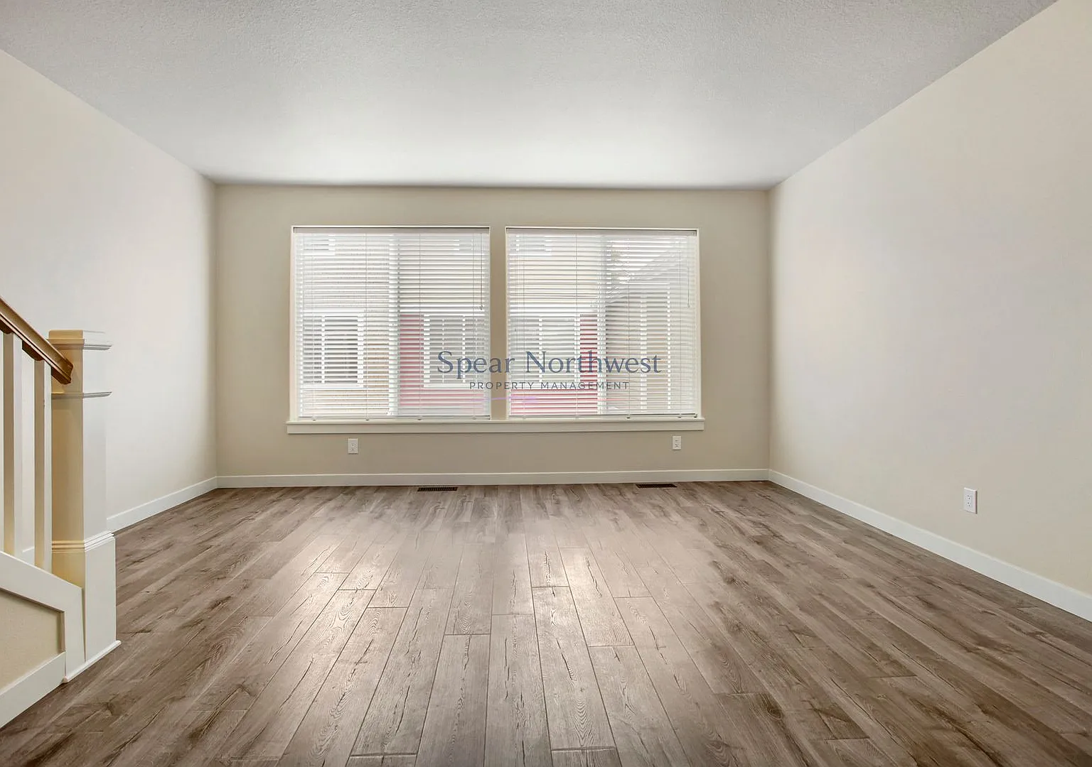 Freshly Remodeled 3-Story Townhome in a Gated Community Blocks to MAX & Gresham Station — Photo 3