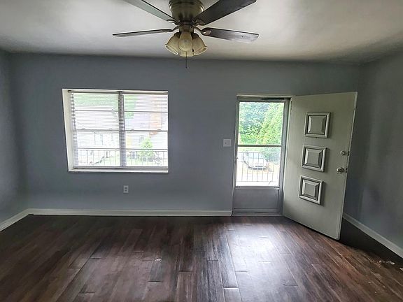 5th image of 320 Fannin Ct APT 6