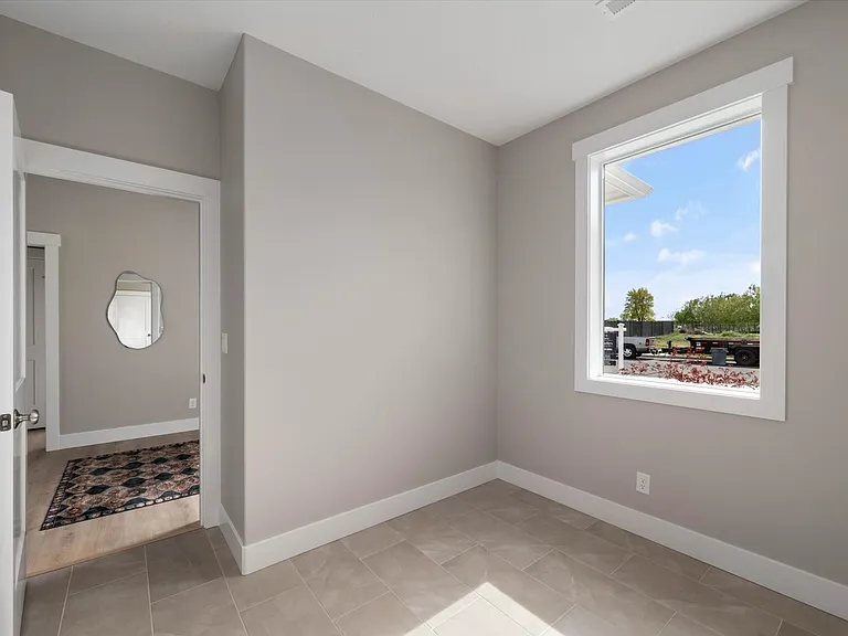 2720 S Beech St — Photo 35