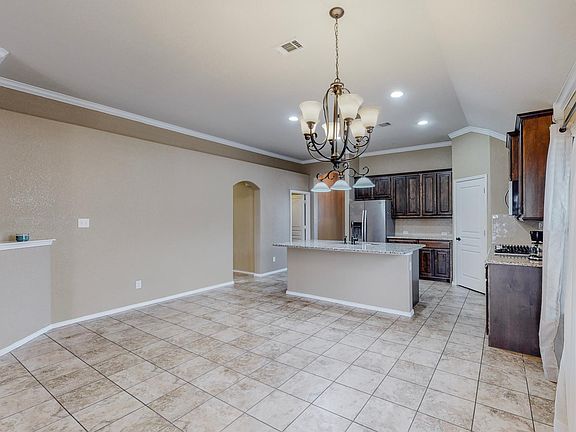 4th image of 733 Ravenwood Dr