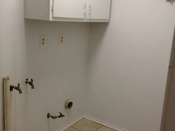 11 Oak Ln, Gretna, LA 70053