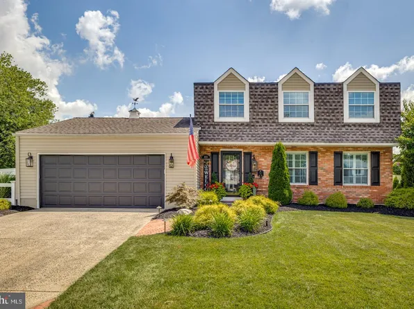 222 Woodbine Dr, Marlton, NJ 08053