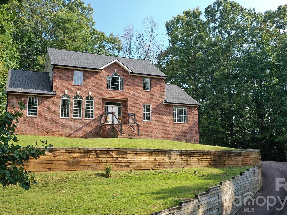 1st image of 1064 Skye Dr
