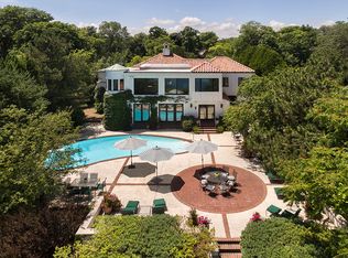 275 N Deere Park Dr E, Highland Park, IL 60035