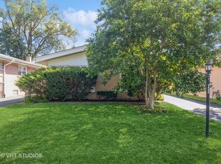 1341 S Vail Ave, Arlington Heights, IL 60005