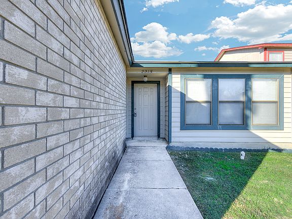 3rd image of 2915 Dixon Plain Dr