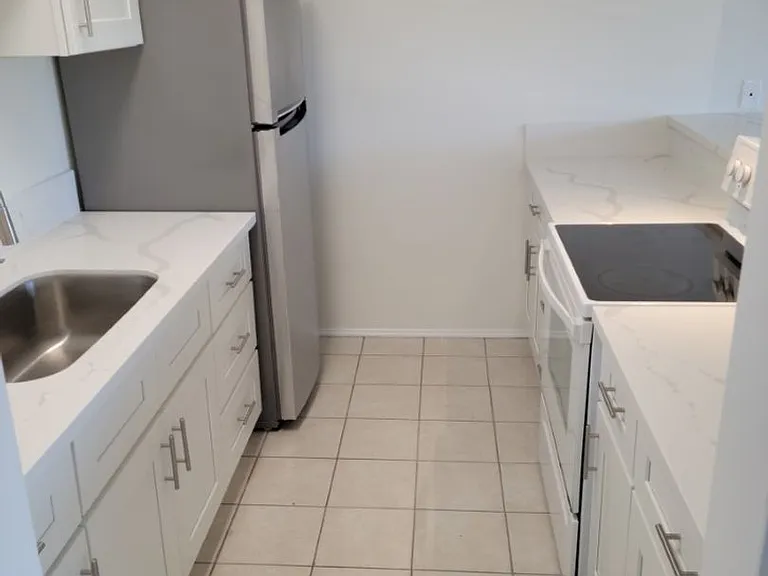 337 Gladys Ave — Photo 4