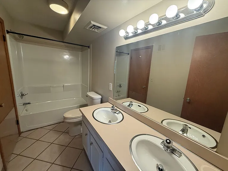 744 S Cedar St — Photo 13