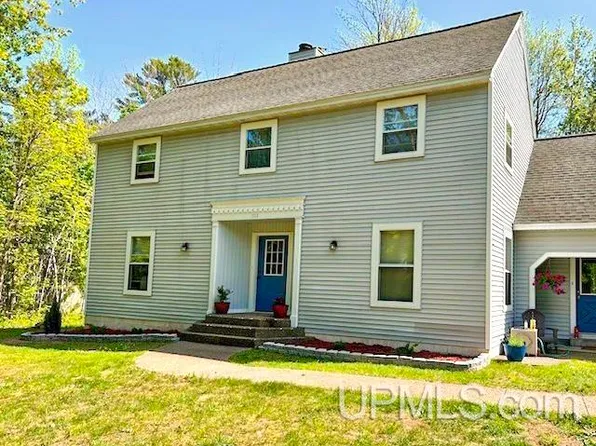 1113 12th Ave, Houghton, MI 49931