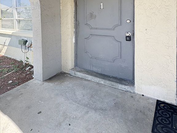 3rd image of 6635 Warwick Cir APT 1