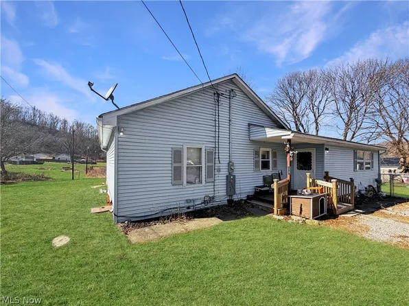 34 Benson Ln, Wellsburg, WV 26070