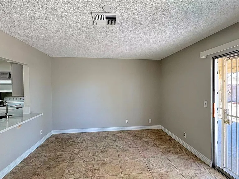 3564 Redwood St — Photo 8