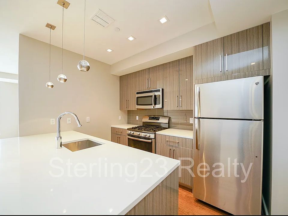 1st image of 2718 Hoyt Ave S #9D