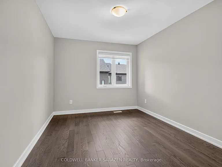 330 Whitham Cres — Photo 18