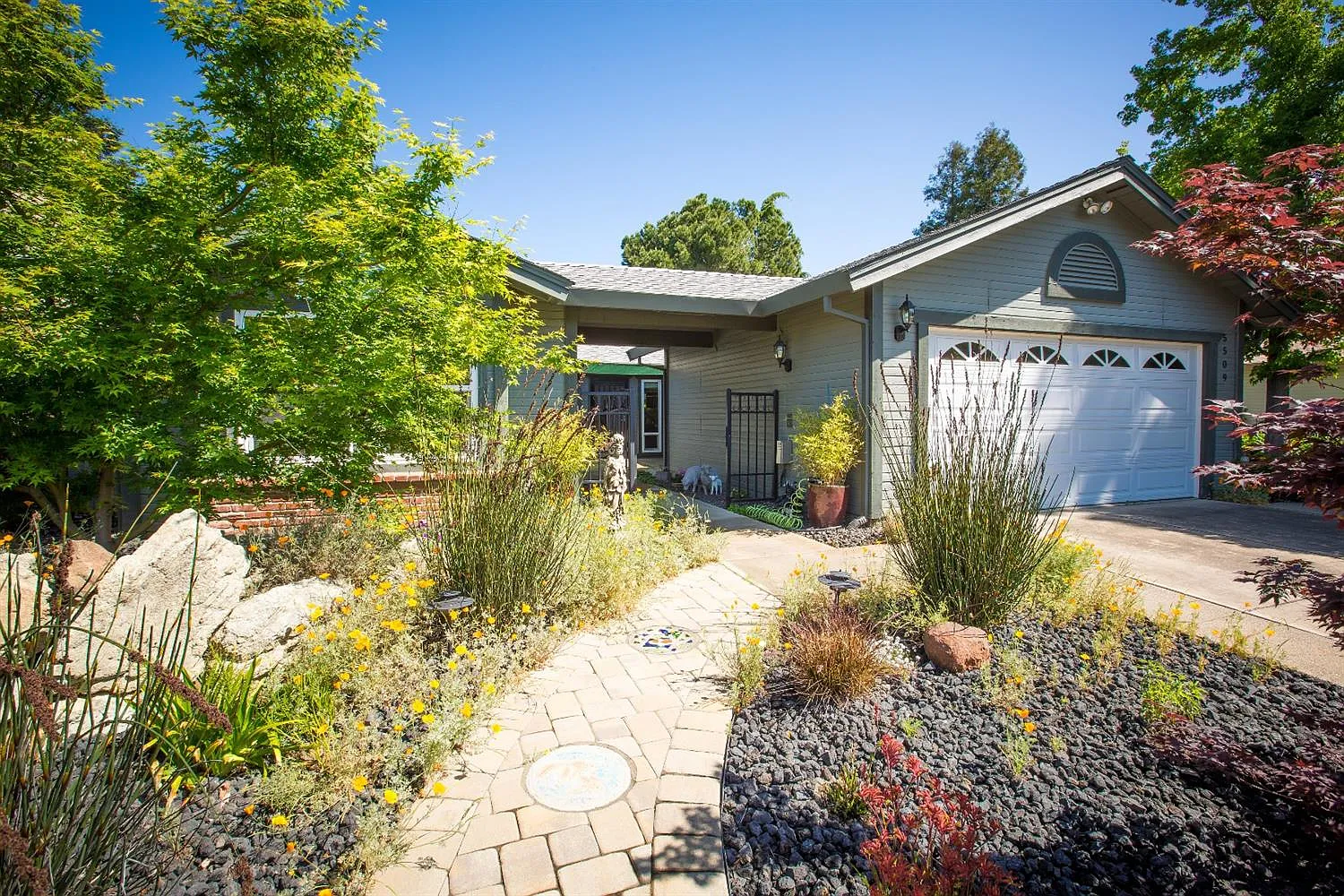 5509 Laguna Oaks Dr photo 1