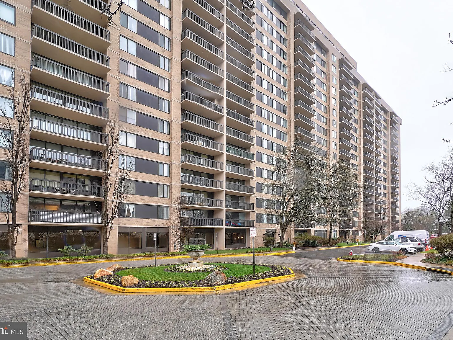 Skyline House Condo — Photo 2